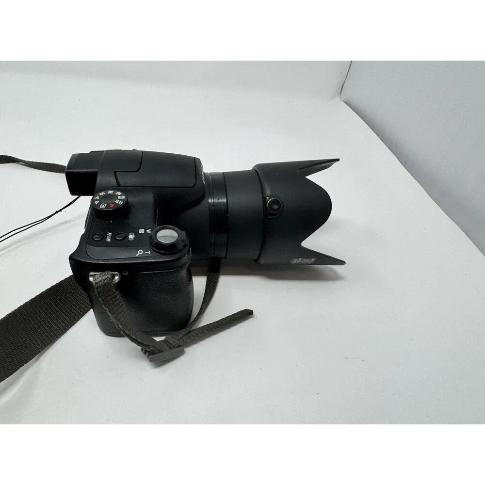 Panasonic Lumix DMC-FZ7 6.0MP Digital Bridge Camera Black w/ Charger & Lens Hood